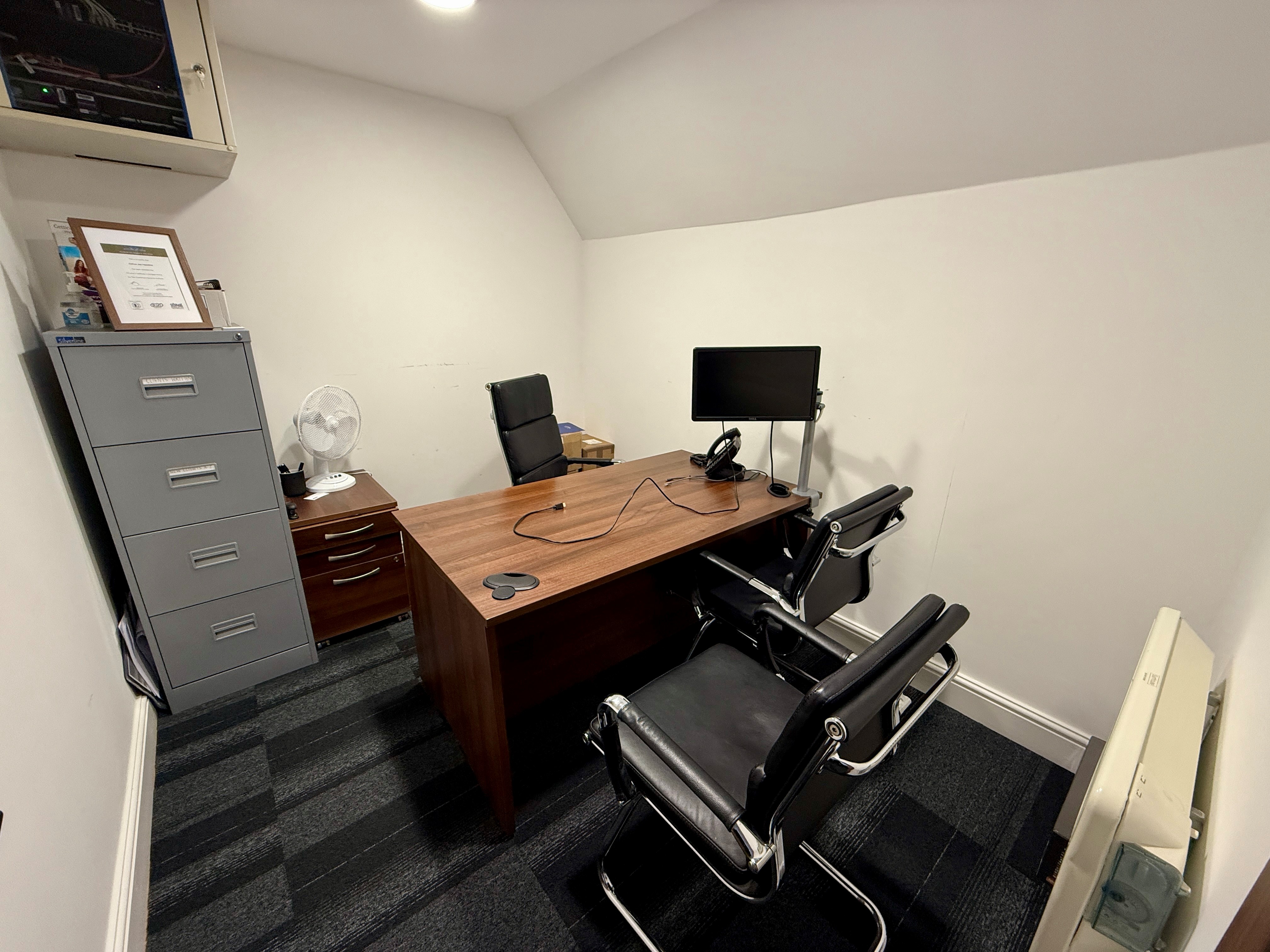 Lot: 43 - MIXED COMMERCIAL AND RESIDENTIAL INVESTMENT - Estate Agents Office